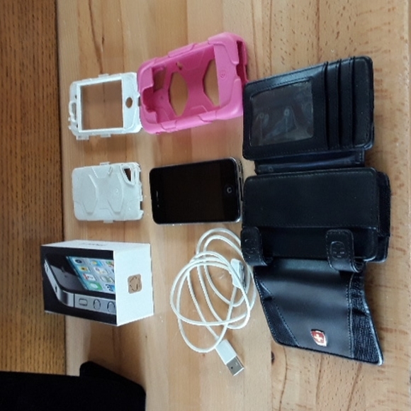 Host Pick!! 💃🎉💯🏁iPhone4 and accessories. Black and silver with white & pink